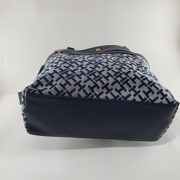 NWT Tommy Hilfiger tote - Picture 3 of 6